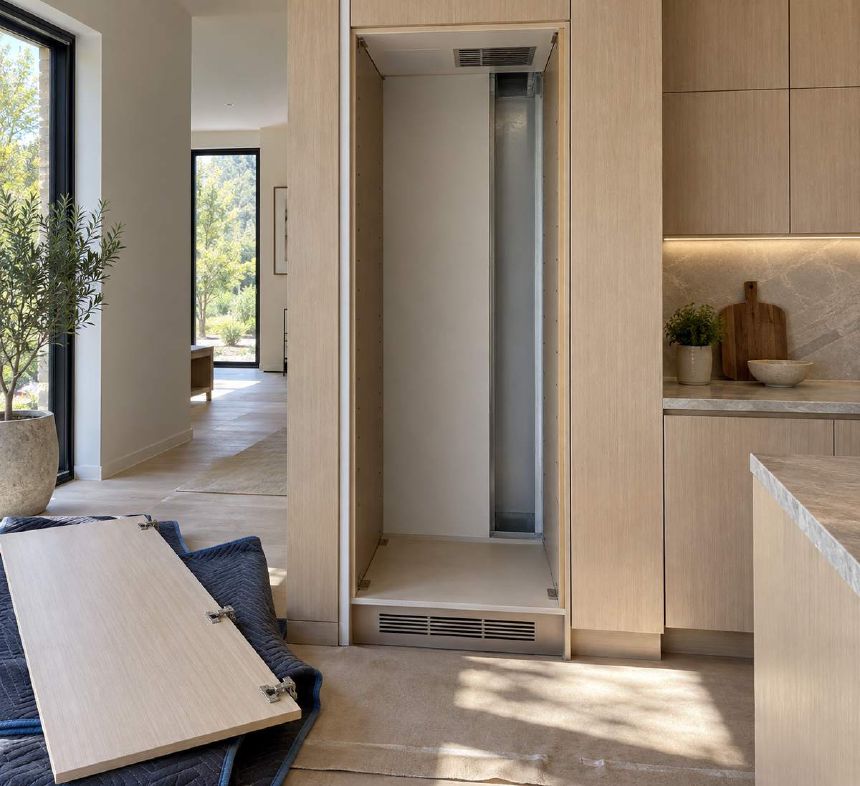 Coloana de mobilier pregatita pentru instalarea unui aparat frigorific